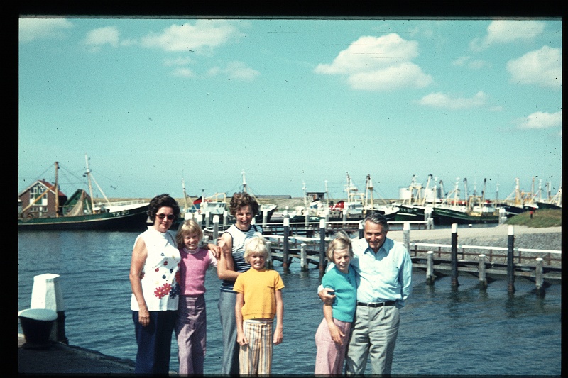 27.Texel  aug 1973 Rino,Ilse,Mama,Brigitte,Marion,Peter.JPG
